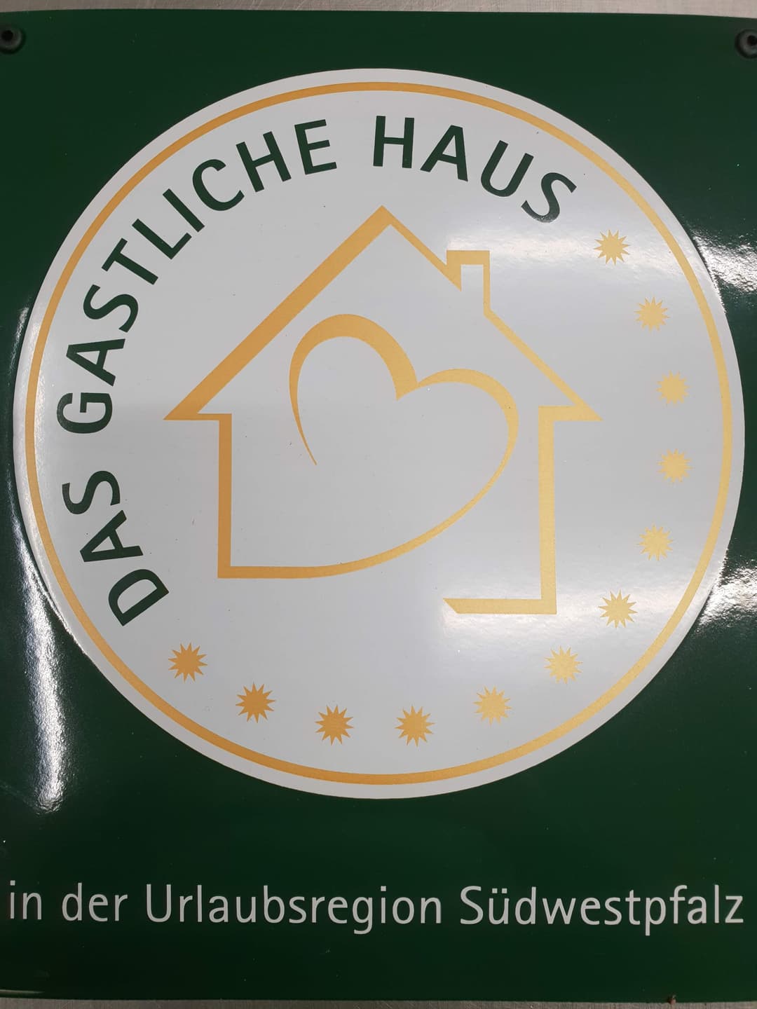 https://a.storyblok.com/f/224316/3024x4032/01c0bb0a80/gastlicheshaus.jpg