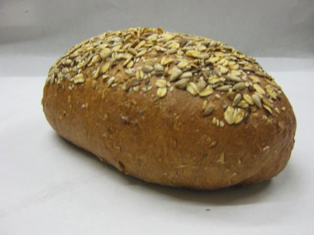 https://a.storyblok.com/f/224316/3072x2304/52e4a8144a/weizenvollkornbrot500g1.jpg