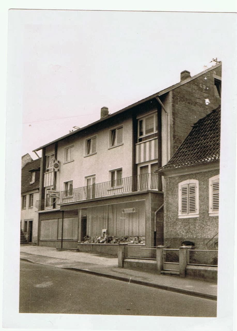 https://a.storyblok.com/f/224316/917x1283/b6803bce43/hausfront.JPG